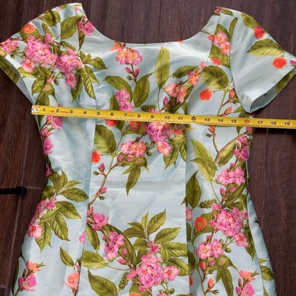 Talbots Floral Dress short sleeve, lightweight poly sheen  sz 4 - Picture 7 of 13